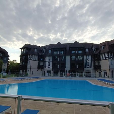 Appart 2 Chambres Piscine Chez Rox - Residence Du Golf Deauville Exteriör bild